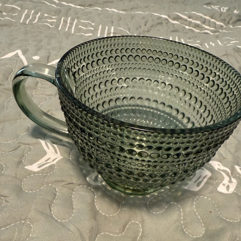Elegant Green Textured Glass Mug